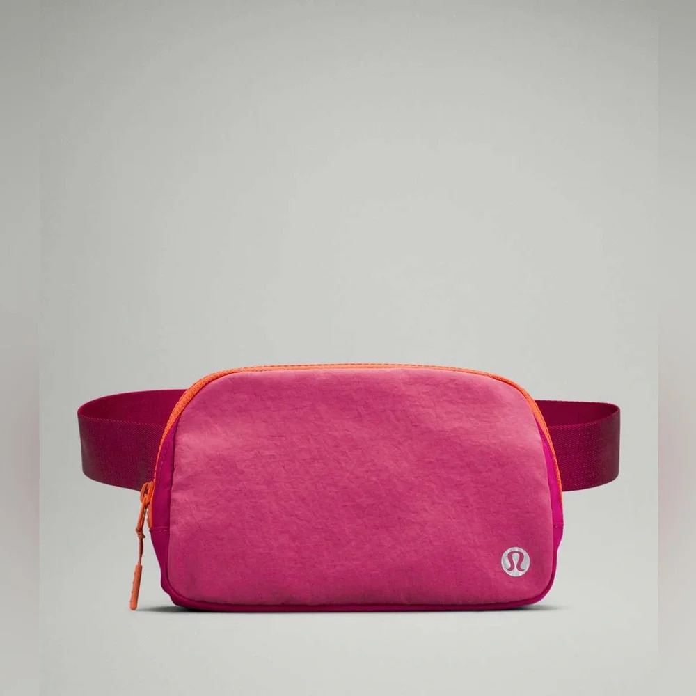 🆕💕 OG Lululemon Everywhere Belt Bag - Pink Lychee/ Ripened Raspberry